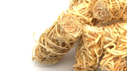 Detailansicht Holzwolle-Anzünder aus Naturholz und Wachs für Kamin und Grill  